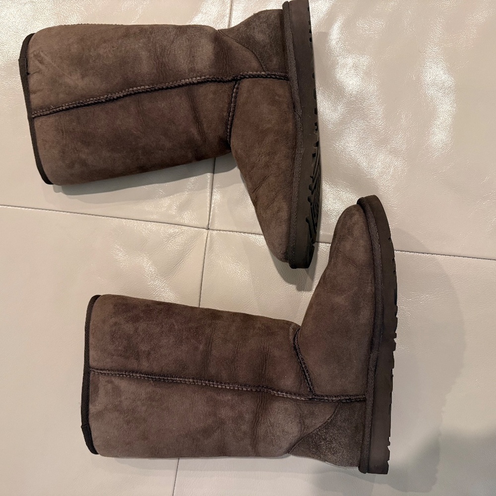 UGG Women's Classic Tall Boots in Chocolate, Size 6 - Picture 4 of 7